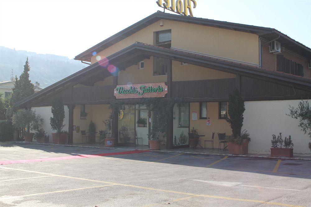 La Vecchia Fattoria Hotel Loreto Exterior foto