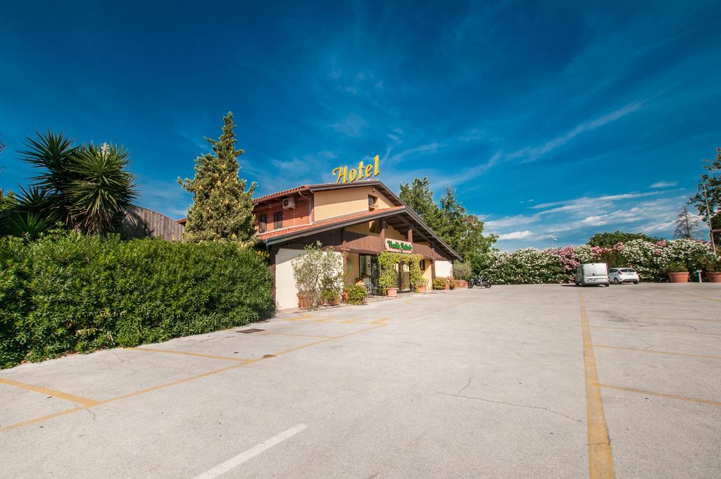 La Vecchia Fattoria Hotel Loreto Exterior foto